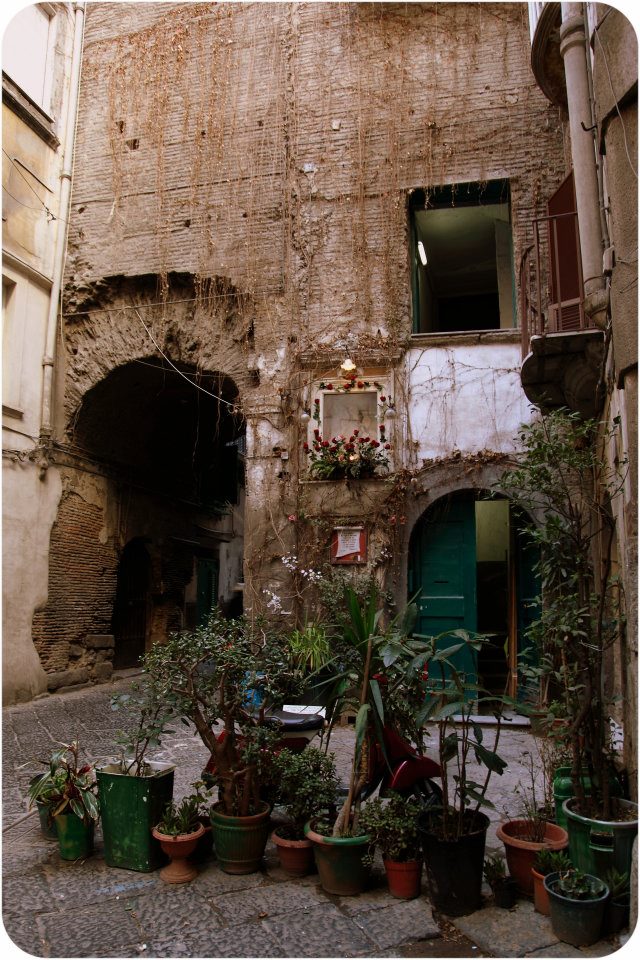 Napoli Via Anticaglia